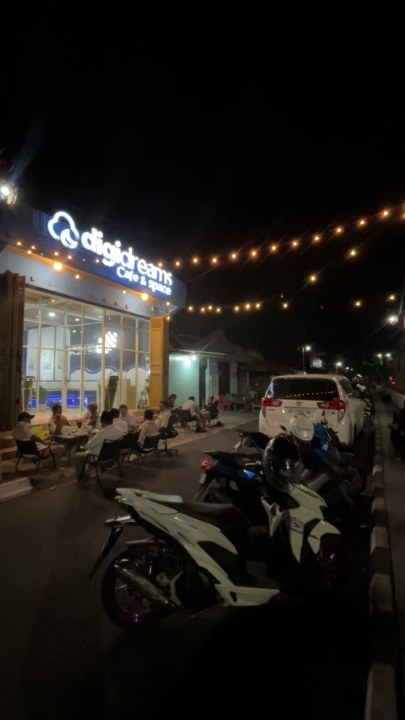 Chill Malam di Kursi Camping